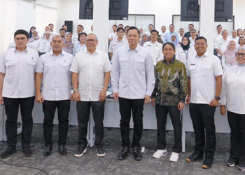 Menteri ATR/BPN Agus Harimurti Yudhoyono (AHY) usai melangsungkan rapat bersama jajaran Direktorat Jenderal Survei dan Pemetaan Pertanahan dan Ruang (Ditjen SPPR) pada Rabu (17/4/2024). Foto : Ist