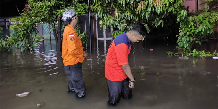 500 KK Terdampak Banjir di Bekasi, Sebagian Rumah Kosong Ditinggal Mudik - banjir - www.indopos.co.id