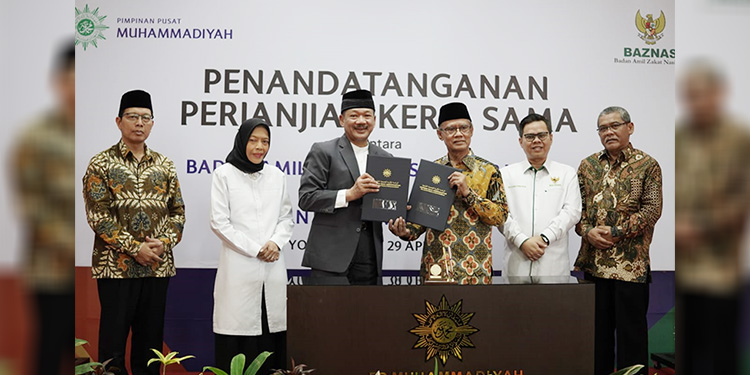 Acara penandatanganan kerja sama antara BAZNAS RI dengan PP Muhammadiyah di Yogyakarta pada Senin (29/4/2024). Foto: Dok. BAZNAS RI