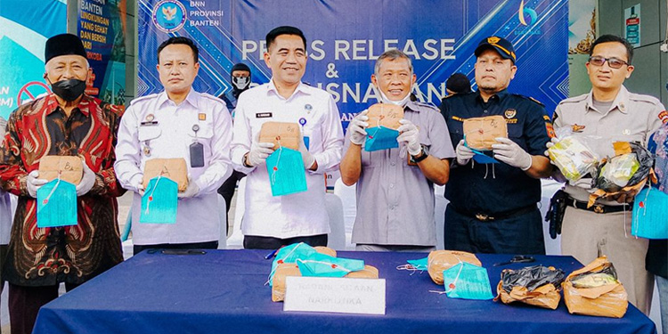 Bea Cukai dan BNN Sita dan Musnahkan 21 Kilogram Sabu di Tangerang - bc 1 1 - www.indopos.co.id