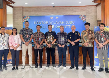 Bea Cukai Tanjung Perak dan Kanwil Bea Cukai Bali Nusa Tenggara berikan asistensi fasilitas kepada para pelaku usaha. Foto: Humas Bea Cukai