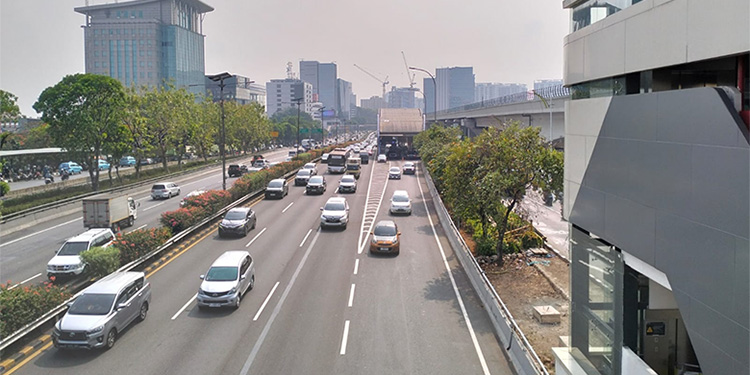 Ilustrasi Kota Jakarta cerah berawan terlihat dari Jalan Tol Dalam Kota di sekitar Jalan MT Haryono dan Jalan Gatot Subroto. Foto: Nasuha/INDOPOS.CO.ID dan INDOPOSCO.ID
