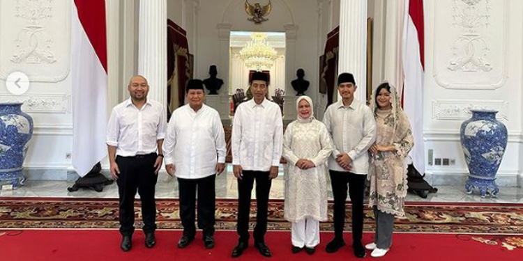 Prabowo Subianto ditemani putranya, Didit Hediprasetyo sarapan bersama Presiden Jokowi, Iriana Jokowi dan Kaesang Pangarep di Istana Negara, Kamis (11/4/2024). (Instagram/@prabowo)