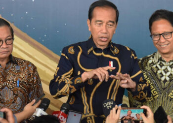 Presiden Jokowi memberikan keterangan pers usai membuka rapat kerja kesehatan nasional (Rakerkesnas) Tahun 2024, di ICE BSD, Tangerang, Banten, Rabu (24/4/2024). (Dok. Humas Setkab/Rahmat)