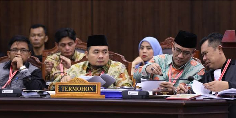 Ketua MK Tegur Hasyim Asy'ari di Sidang Sengketa Pilpres, Dikira Tidur - kpu - www.indopos.co.id