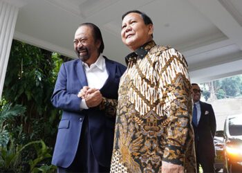 Ketua Umum Partai Gerindra yang juga Presiden terpilih 2024 Prabowo Subianto menerima kunjungan Ketua Umum Partai NasDem Surya Paloh. (Indopos.co.id/Dilianto)