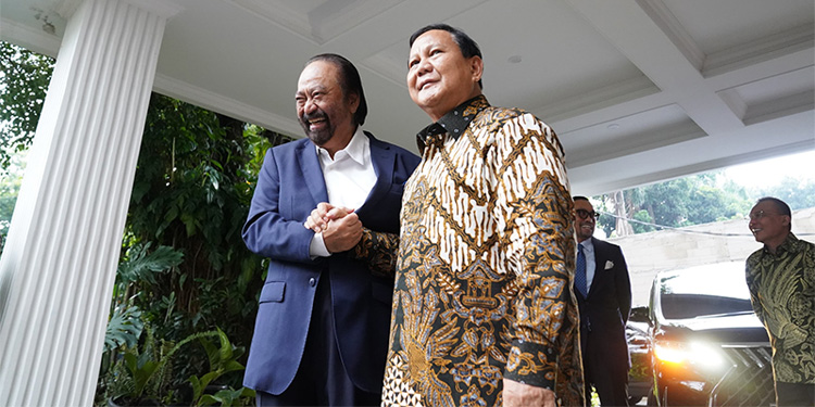 Ketua Umum Partai Gerindra yang juga Presiden terpilih 2024 Prabowo Subianto menerima kunjungan Ketua Umum Partai NasDem Surya Paloh. (Indopos.co.id/Dilianto)