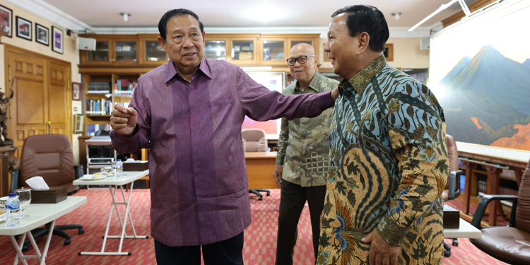 Memasuki hari ketiga Lebaran, Menhan Prabowo Subianto bersilaturahmi ke kediaman Presiden ke-6 RI, Susilo Bambang Yudhoyono (SBY) di Cikeas, Bogor, Jawa Barat, Jumat (12/4/2024). (Ist)