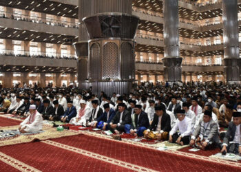 Ilustrasi - Jemaah memadati Masjid Istiqlal pada momen salat Idulfitri 2023. (Dok. Humas Kementerian Agama)
