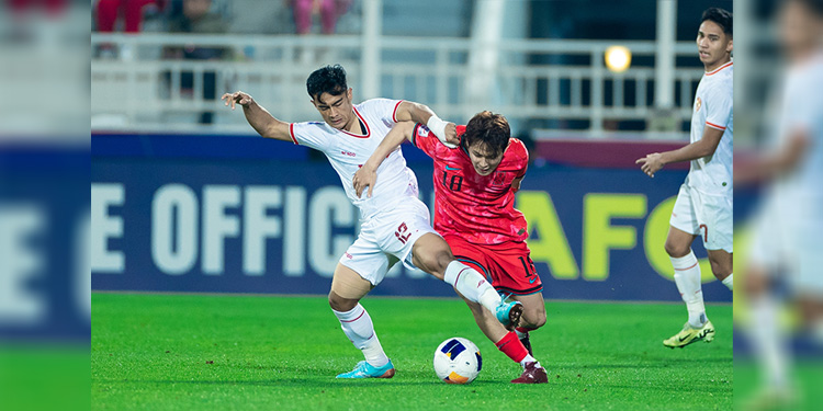 Pratama Arhan dihadang pemain timnas Korea Selatan pada perempat final Piala Asia U-23. (Dok PSSI)