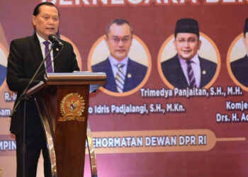 Ketua MKD DPR RI Adang Daradjatun saat mengikuti Seminar Nasional di Jakarta, Jumat (17/5/2024). (Humas DPR)