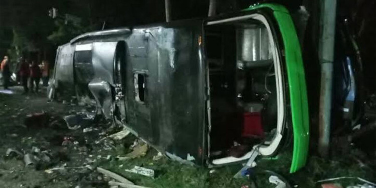 Kecelakaan bus pariwisata di Ciater, Kabupaten Subang, Provinsi Jawa Barat, Sabtu (11/5/2024) yang menewaskan 11 orang. Foto: Istimewa