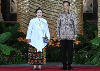 Ketua DPR RI Puan Maharani bertemu Presiden Jokowi saat menghadiri sambutan makan malam (welcoming dinner) bagi delegasi World Water Forum (WWF) ke-10 di Taman Budaya Garuda Wisnu Kencana (GWK), Bali, Minggu (19/5/2024). (Humas DPR)