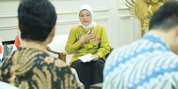Menteri Ketenagakerjaan (Menaker) Ida Fauziyah saat bertemu dengan perwakilan pemerintah Jepang. Foto: Dokumen Kemnaker